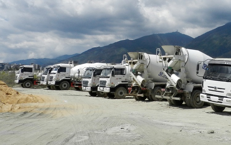 XCMG Official Small Concrete Mixer Truck XSC2303 Self Loading Concrete Mixer Truck For Sale